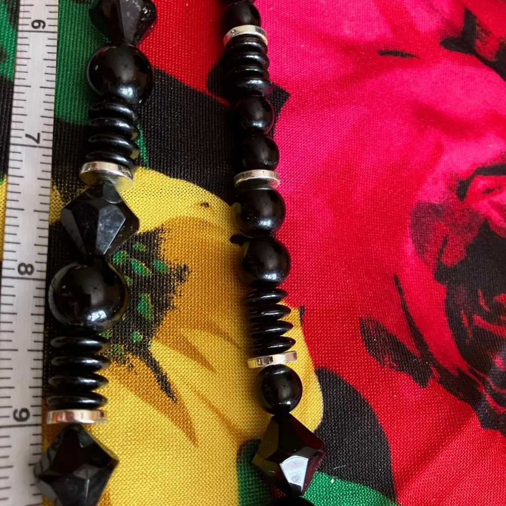 Black and Silver Necklace 15 1/2” drop - Picture 2 of 4